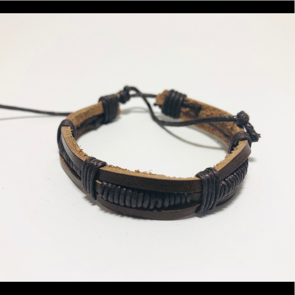 Adjustable leather bracelet